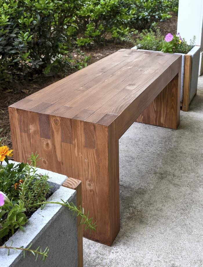 DIY Outdoor Wooden Bench
 Williams Sonoma inspired DIY outdoor bench diycandy
