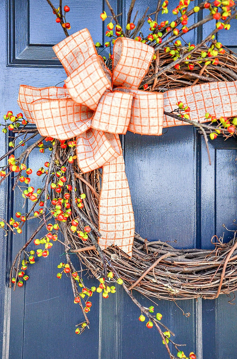 DIY Outdoor Wreath
 7 FABULOUS OUTDOOR FALL WREATHS DIY StoneGable