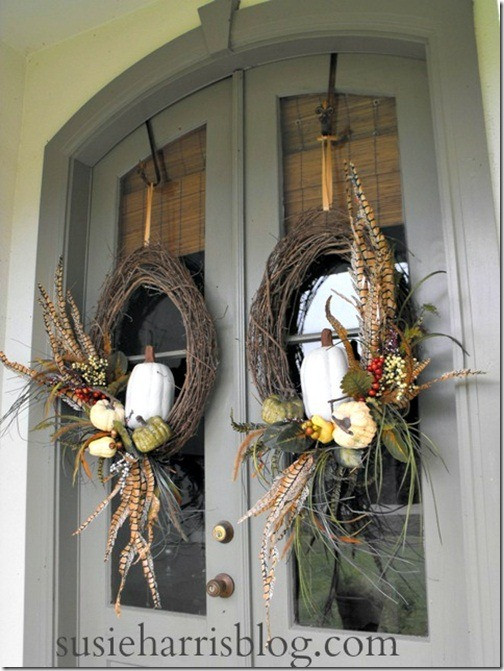 DIY Outdoor Wreath
 Fall outdoor decorating ideas