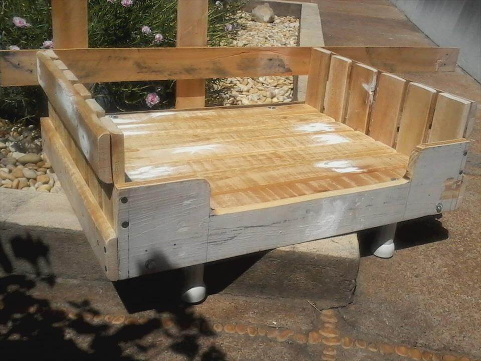 DIY Pallet Dog Beds
 DIY Wooden Pallet Dog Beds