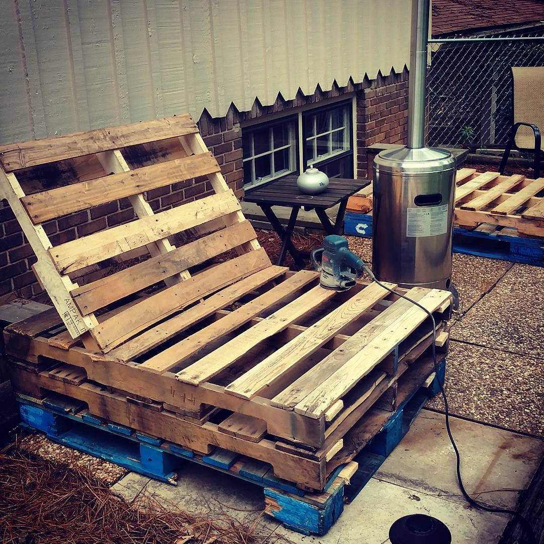 DIY Pallet Outdoor Furniture
 Give Your Outdoor A New Look with Wooden Pallet Furniture