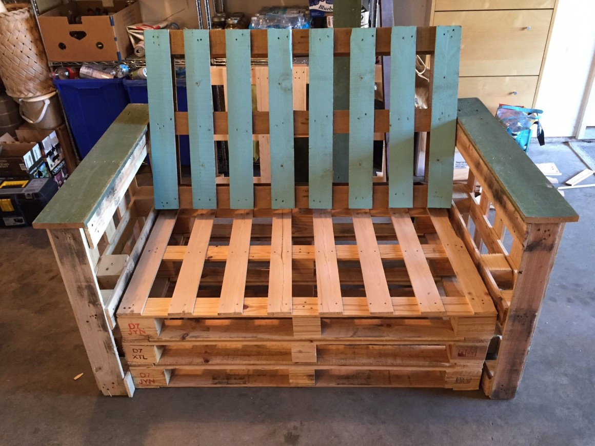DIY Pallet Outdoor Furniture
 DIY Dads DIY Outdoor Pallet Couch Weekend Project Hello