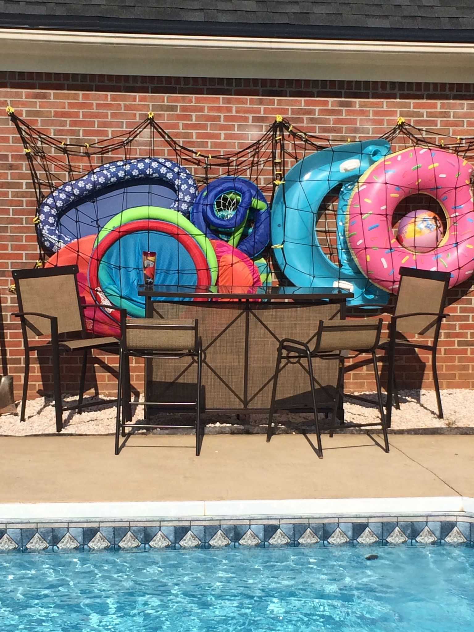 DIY Pool Float Organizer
 Our solution for a backyard bar cargo net swimming pool