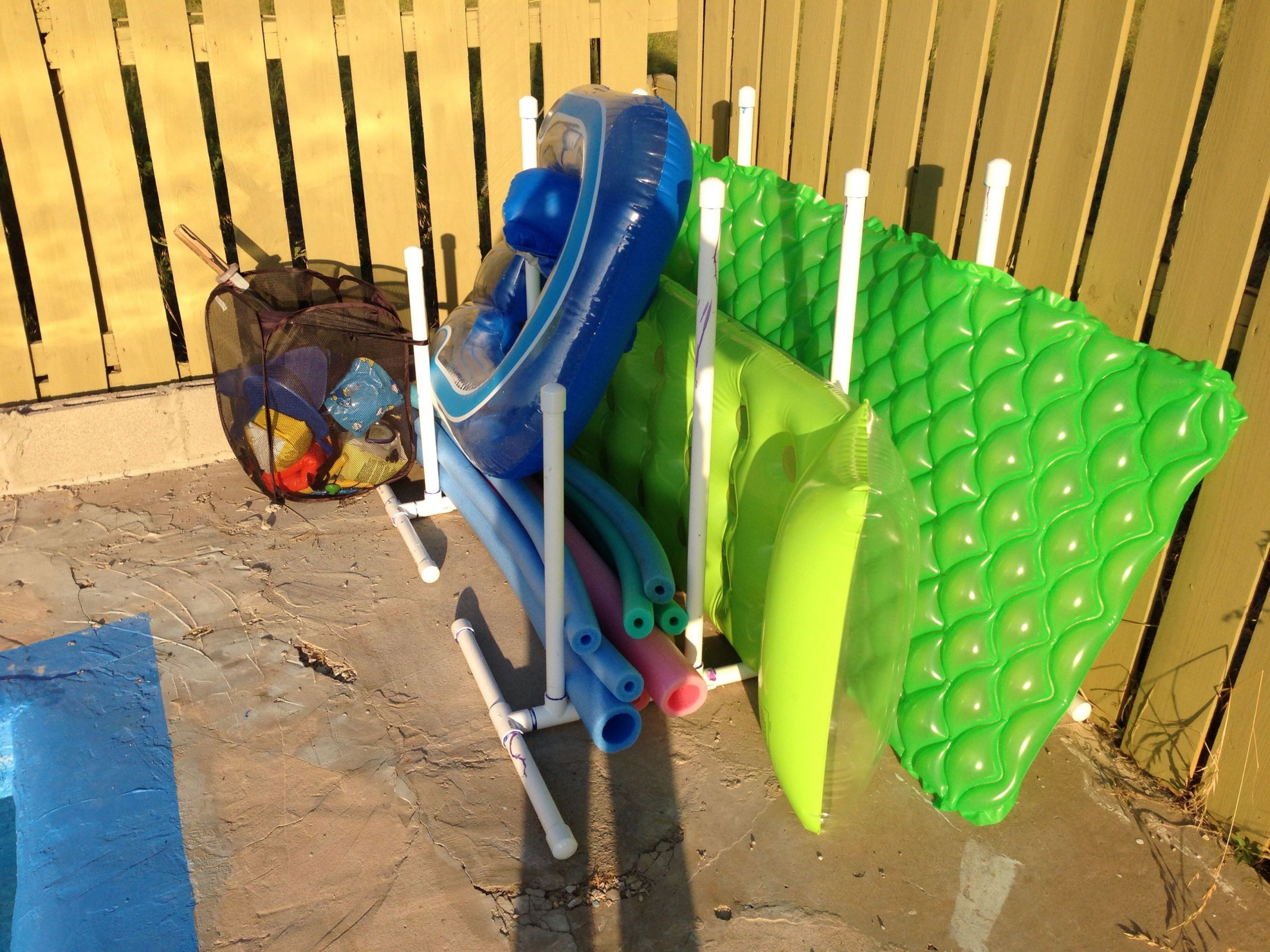 DIY Pool Float Organizer
 Pin on Finished projects