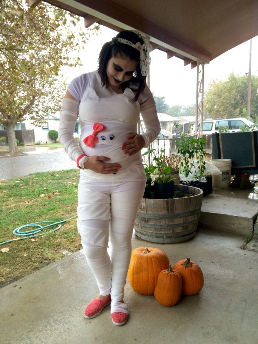 DIY Pregnant Halloween Costumes
 DIY pregnant mummy costume great for Halloween