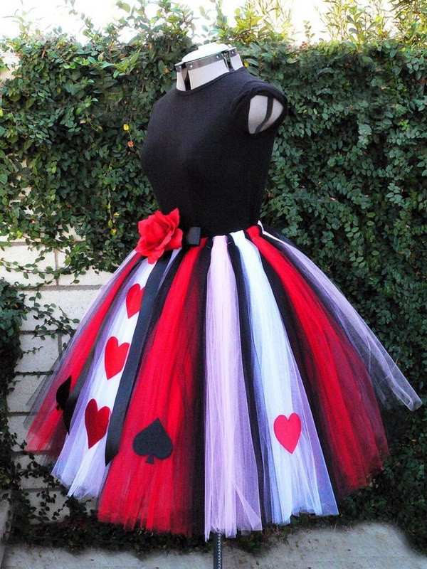 DIY Queen Of Hearts Costume
 25 Queen of Hearts Costume Ideas and DIY Tutorials Hative