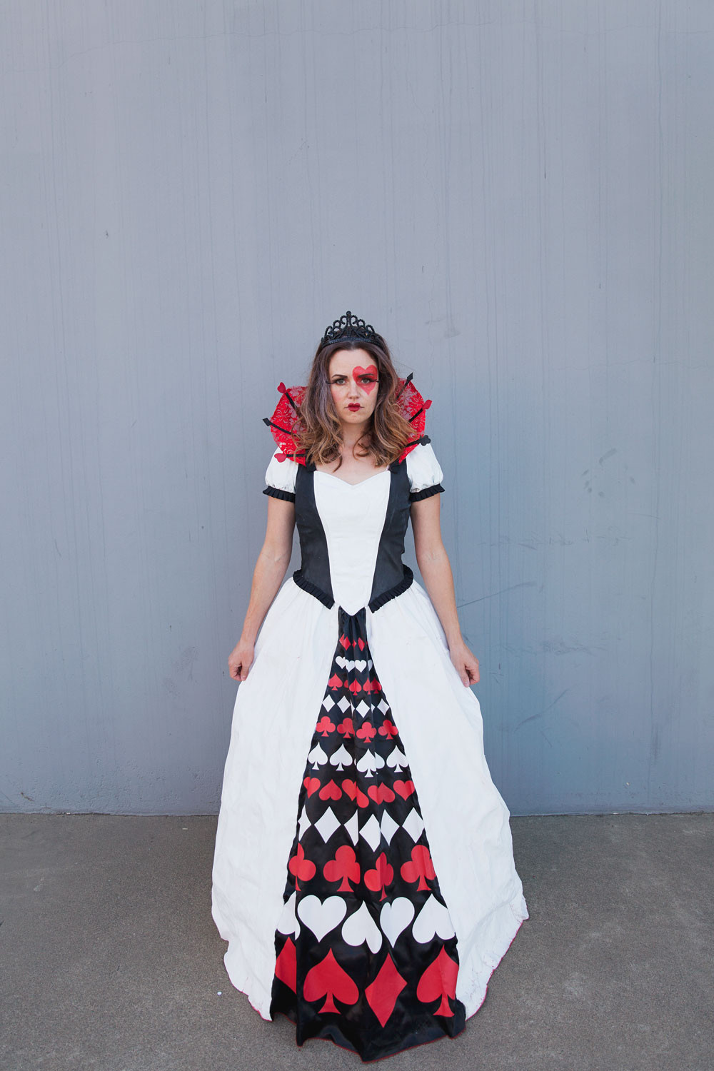 DIY Queen Of Hearts Costume
 DIY QUEEN OF HEARTS FAMILY COSTUME Tell Love and Party