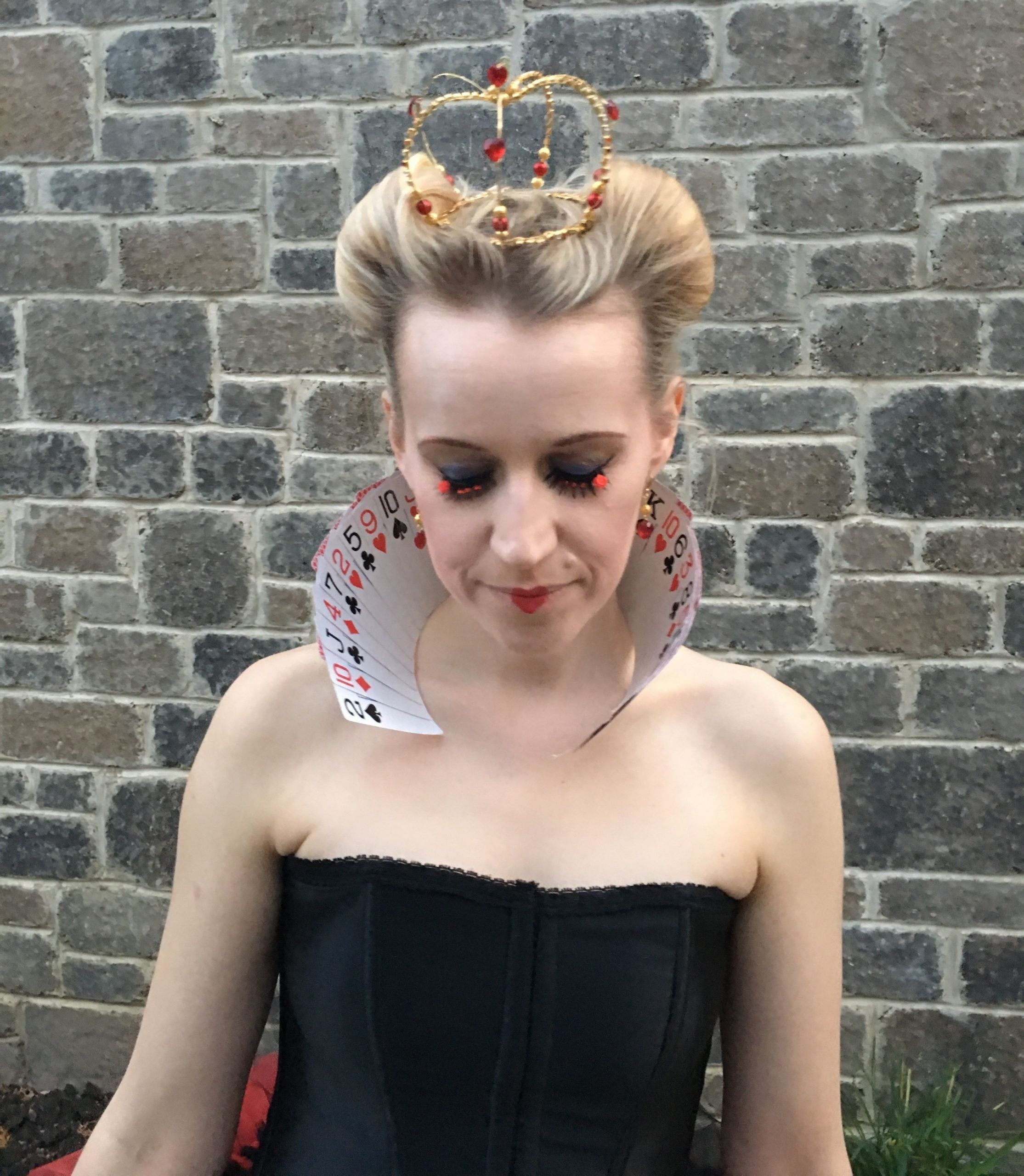 DIY Queen Of Hearts Costume
 Diy Queen Hearts Costume Video Tutorial · How To Make