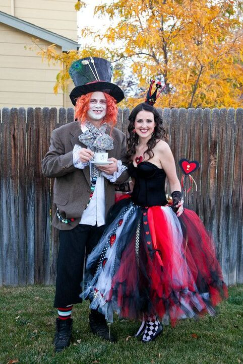 DIY Queen Of Hearts Costume
 Win the Couple Costume Contest with a Stunning DIY Queen