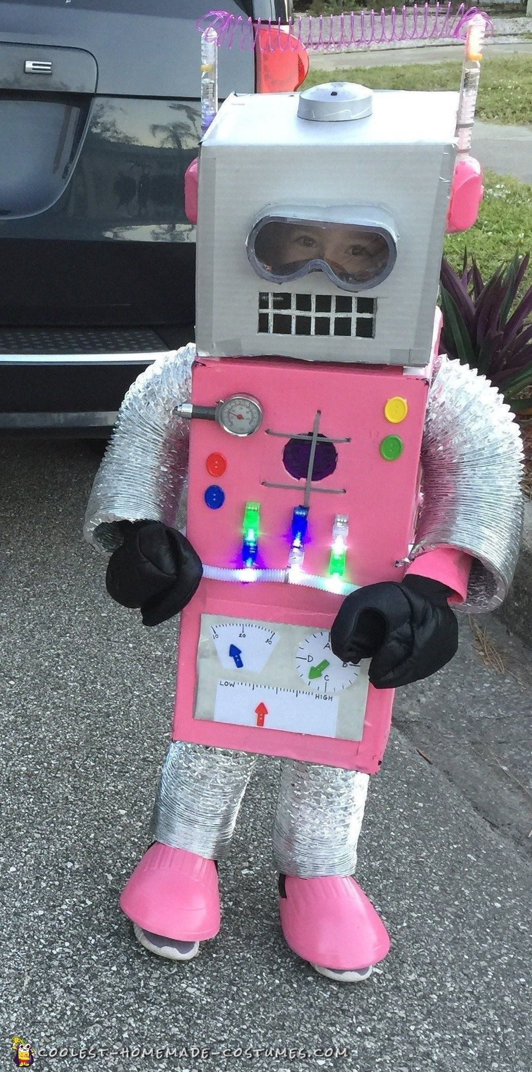 DIY Robots For Kids
 Amazingly Adorable DIY Pink Robot Costume