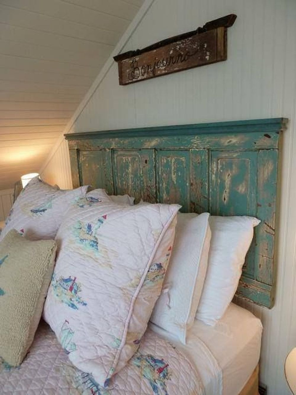 DIY Rustic Wood Headboard
 16 Outstanding DIY Reclaimed Wood Headboards for Rustic