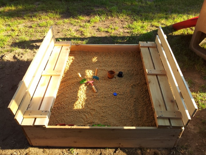 DIY Sandbox Cover
 DIY Sandbox with Cover