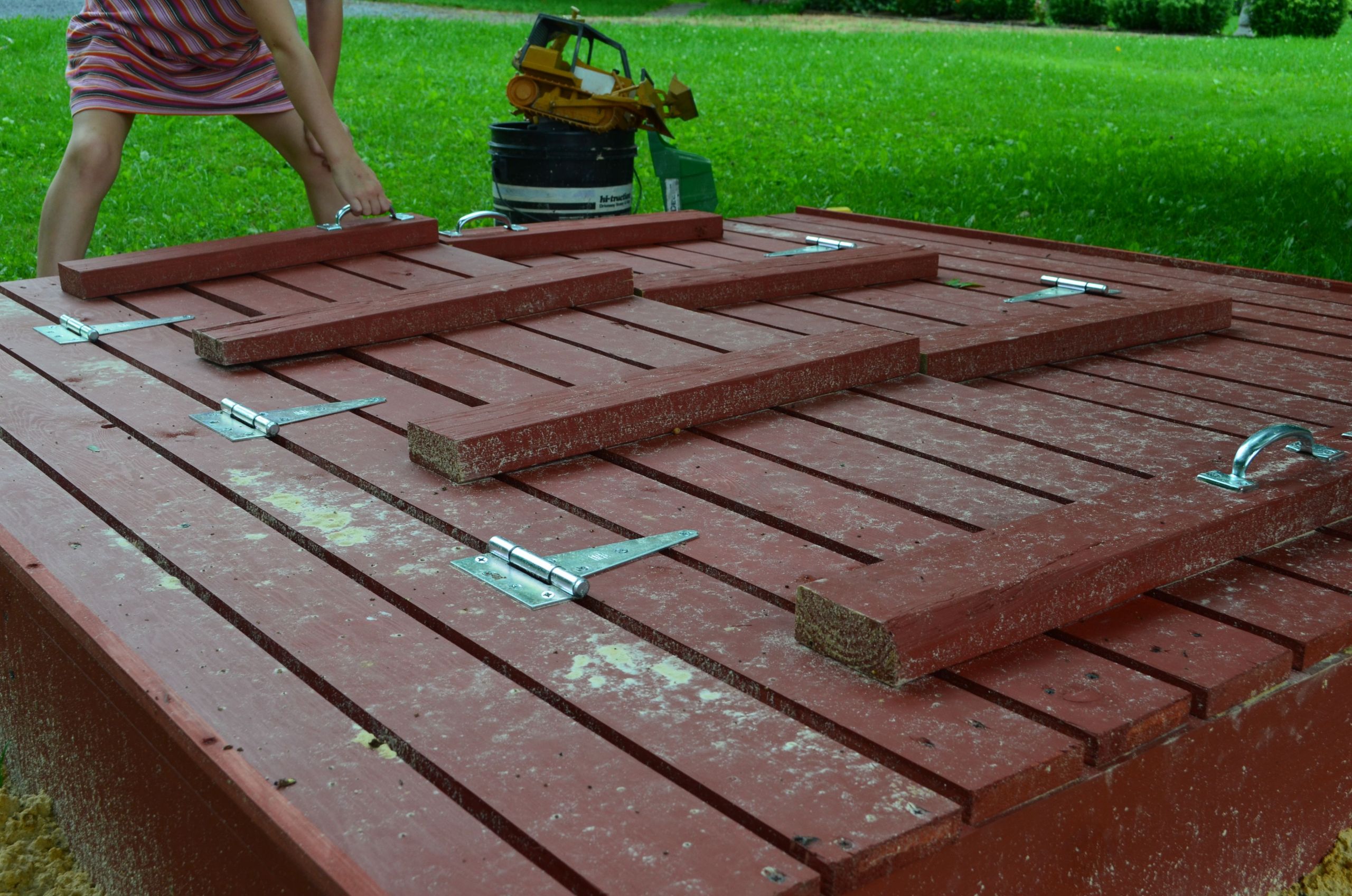 DIY Sandbox Cover
 End of Summer DIY Sandbox