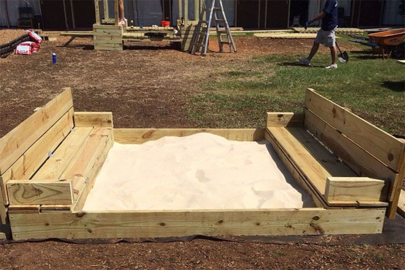 DIY Sandbox With Lid
 Build a DIY sandbox with folding lid and seats