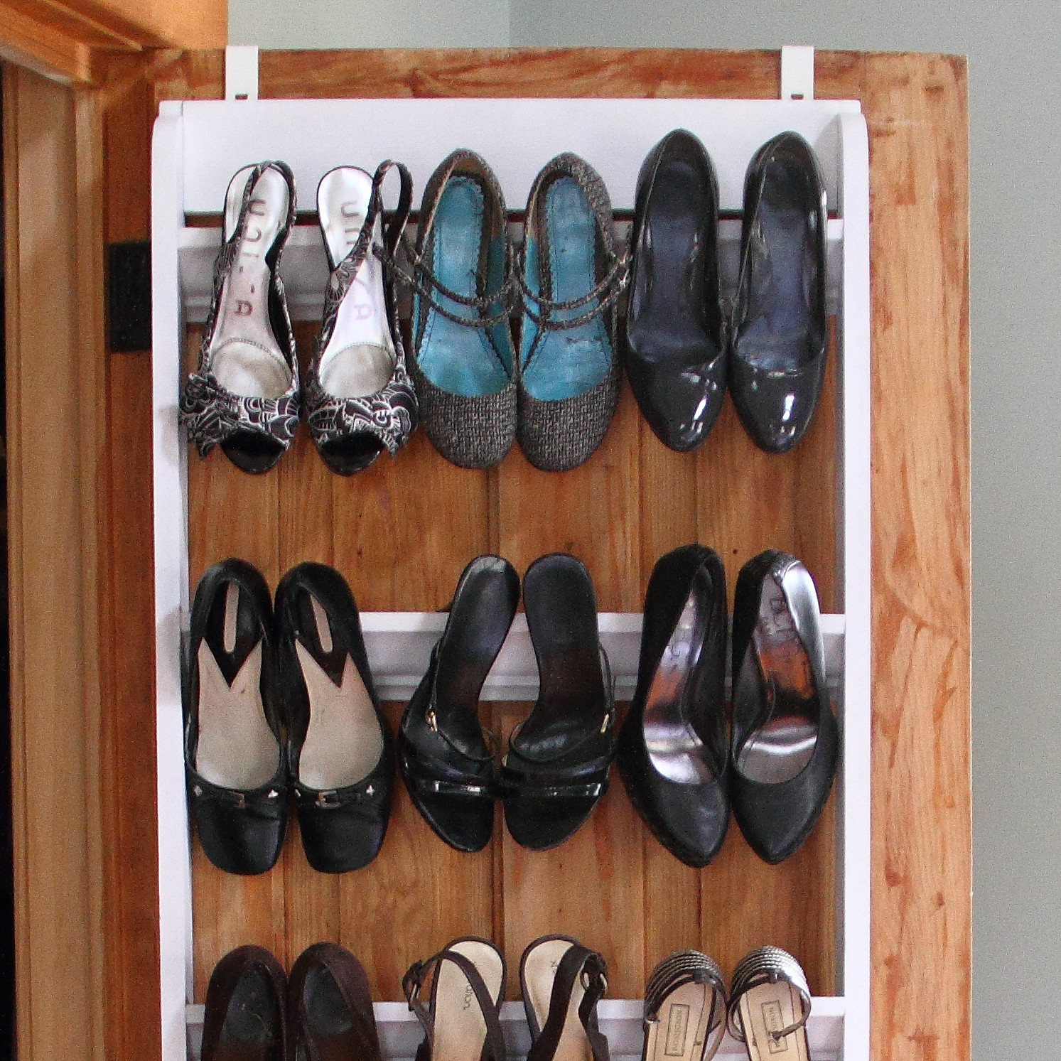 DIY Shoe Organizer
 Ana White