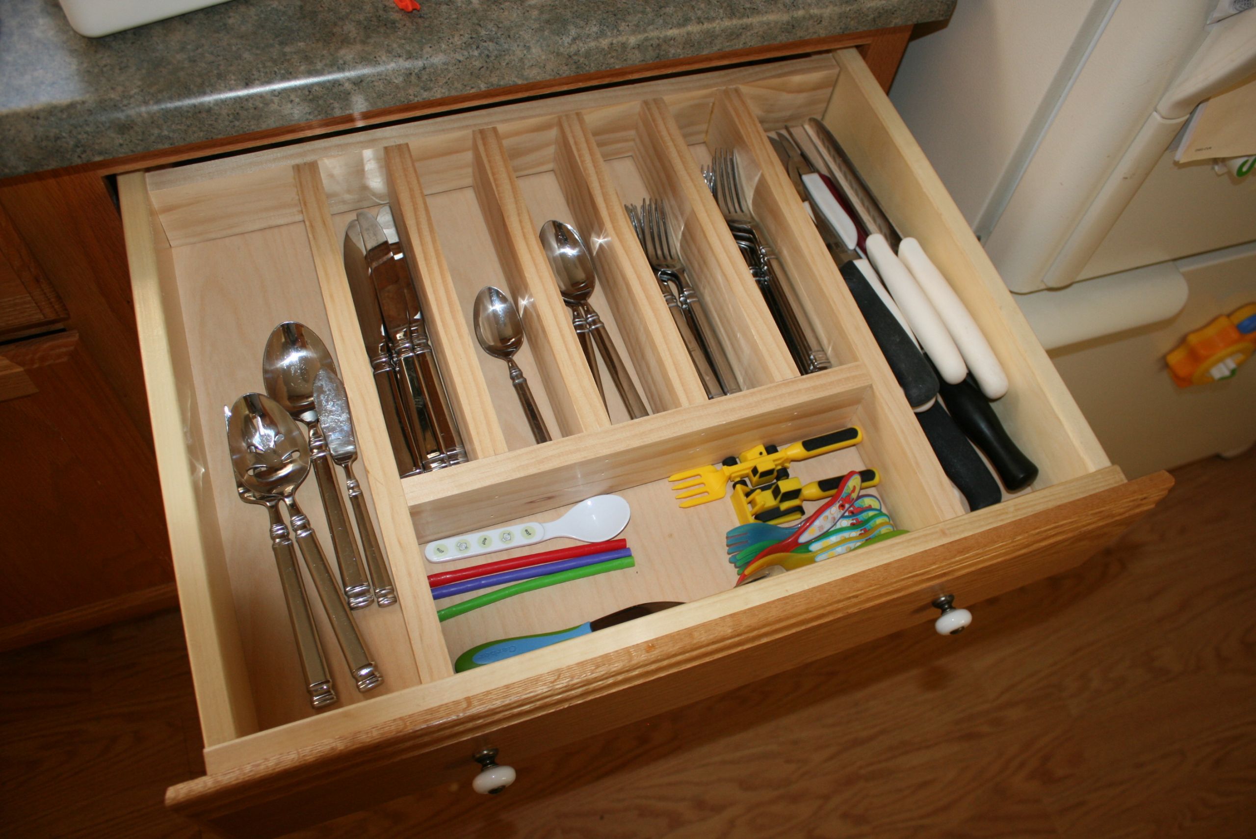 DIY Silverware Organizer
 Ana White