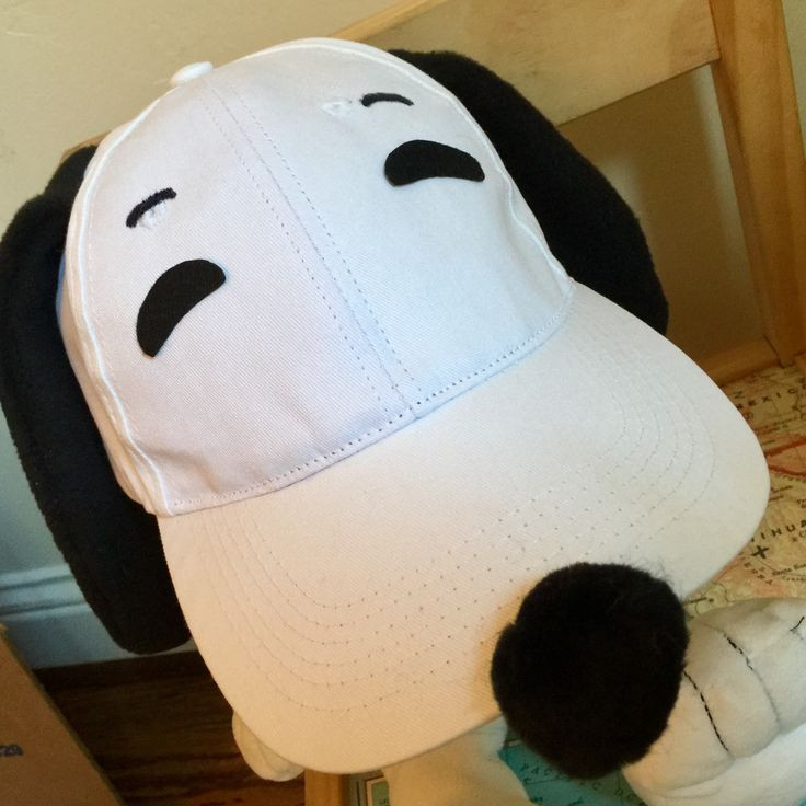 DIY Snoopy Costumes
 Easy Snoopy costume from a white baseball cap fleece ears