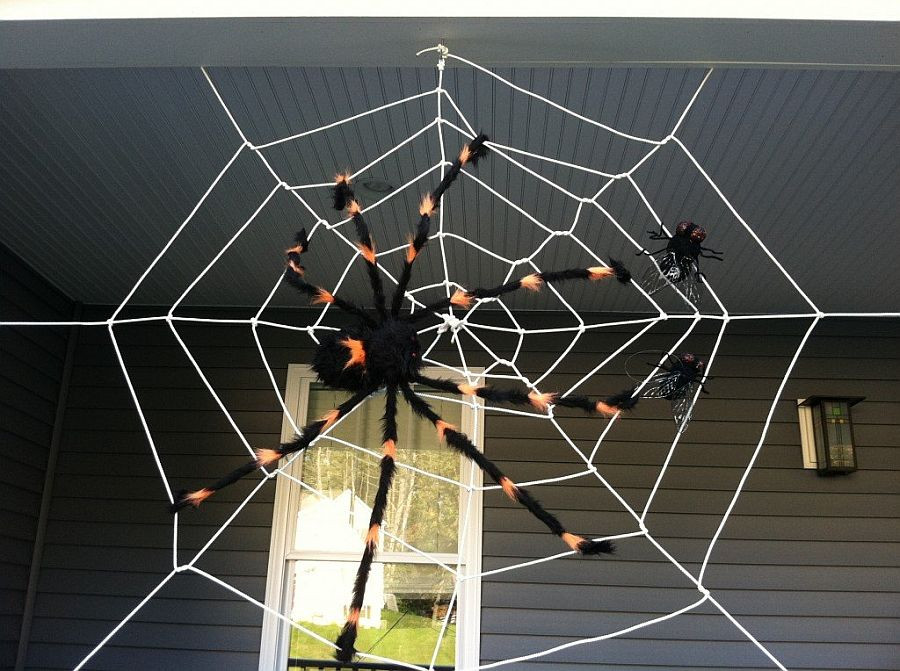 DIY Spider Web Decorations
 10 DIY Haunted House Ideas to Dress Your Home Up for Halloween
