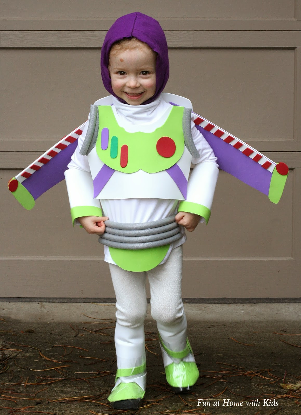 DIY Toddler Costume
 DIY Kids Buzz Lightyear No Sew Halloween Costume