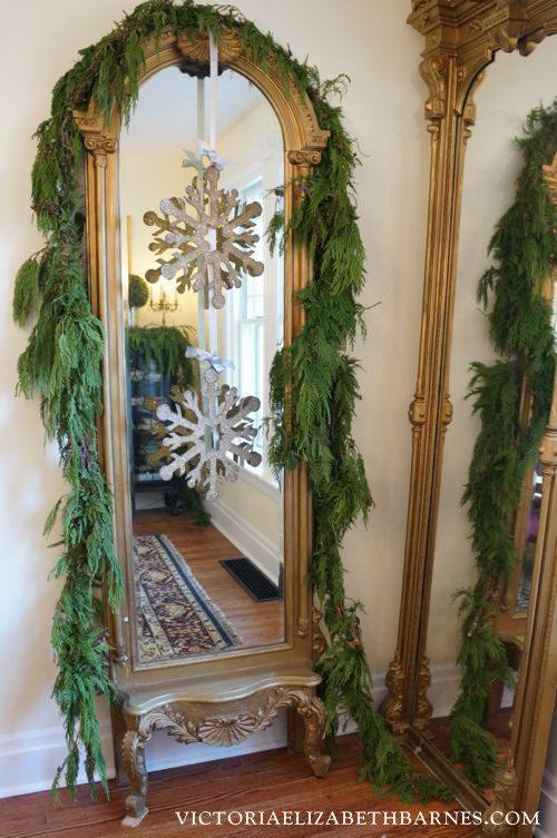 DIY Victorian Decor
 I am ALL ABOUT THE CHRISTMAS DECORATING Victoria