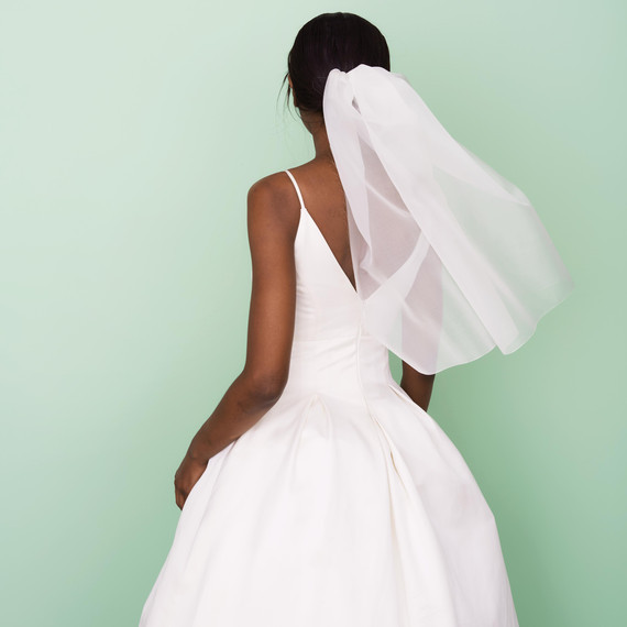 Diy Wedding Veil
 How to DIY Your Wedding Veil It s Surprisingly Easy