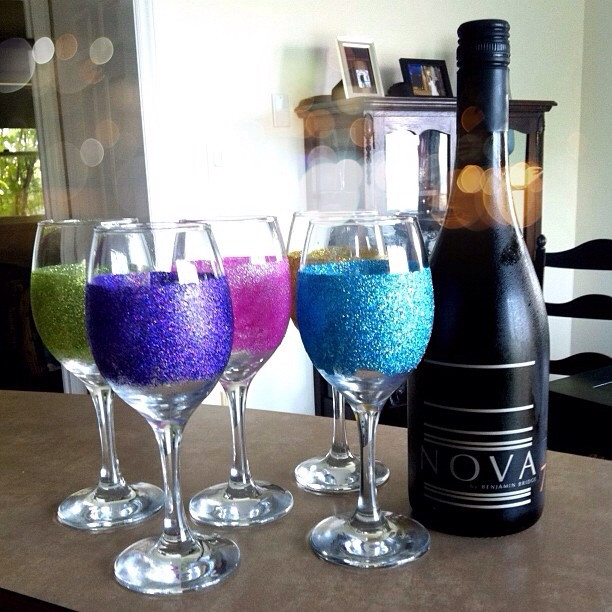 DIY Wine Glass Decorating Ideas
 16 Useful DIY Ideas How To Decorate Wine Glass