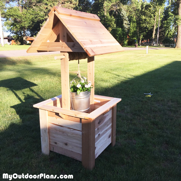 DIY Wishing Well Plans
 DIY Cedar Wishing Well MyOutdoorPlans