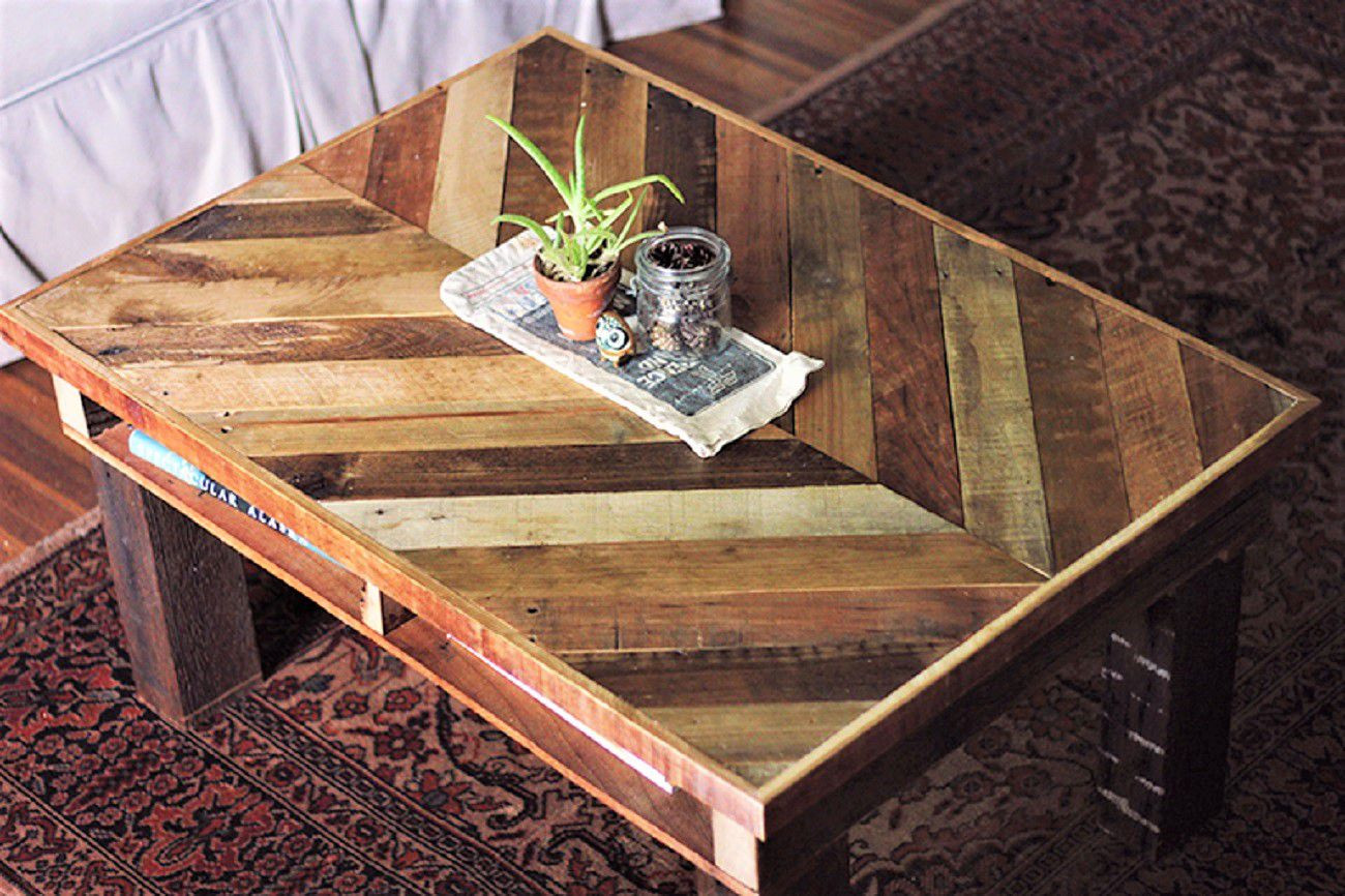 DIY With Wood Pallets
 25 DIY Pallet Wood Projects