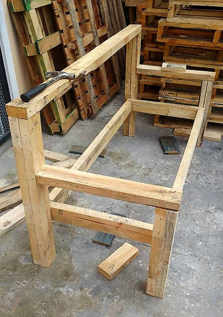 DIY With Wood Pallets
 DIY Recycled Wood Pallet Bench Plan