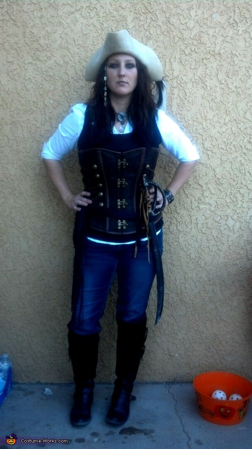 DIY Womens Pirate Costumes
 Homemade Pirate Costume for Women