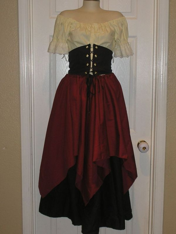 DIY Womens Pirate Costumes
 1000 ideas about Homemade Pirate Costumes on Pinterest