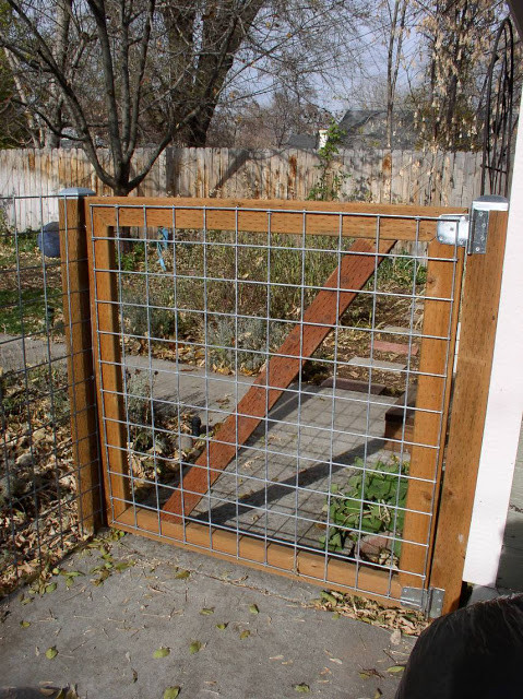 DIY Wood And Wire Fence
 30 DIY Cheap Fence Ideas for Your Garden Privacy or