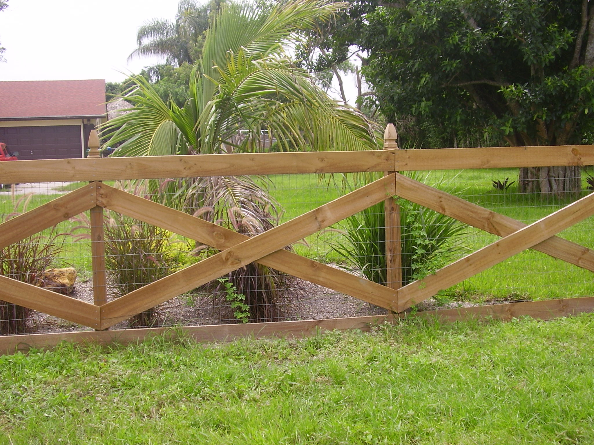 DIY Wood And Wire Fence
 Cheap Easy Dog Fence With 3 Popular Dog Fence Options