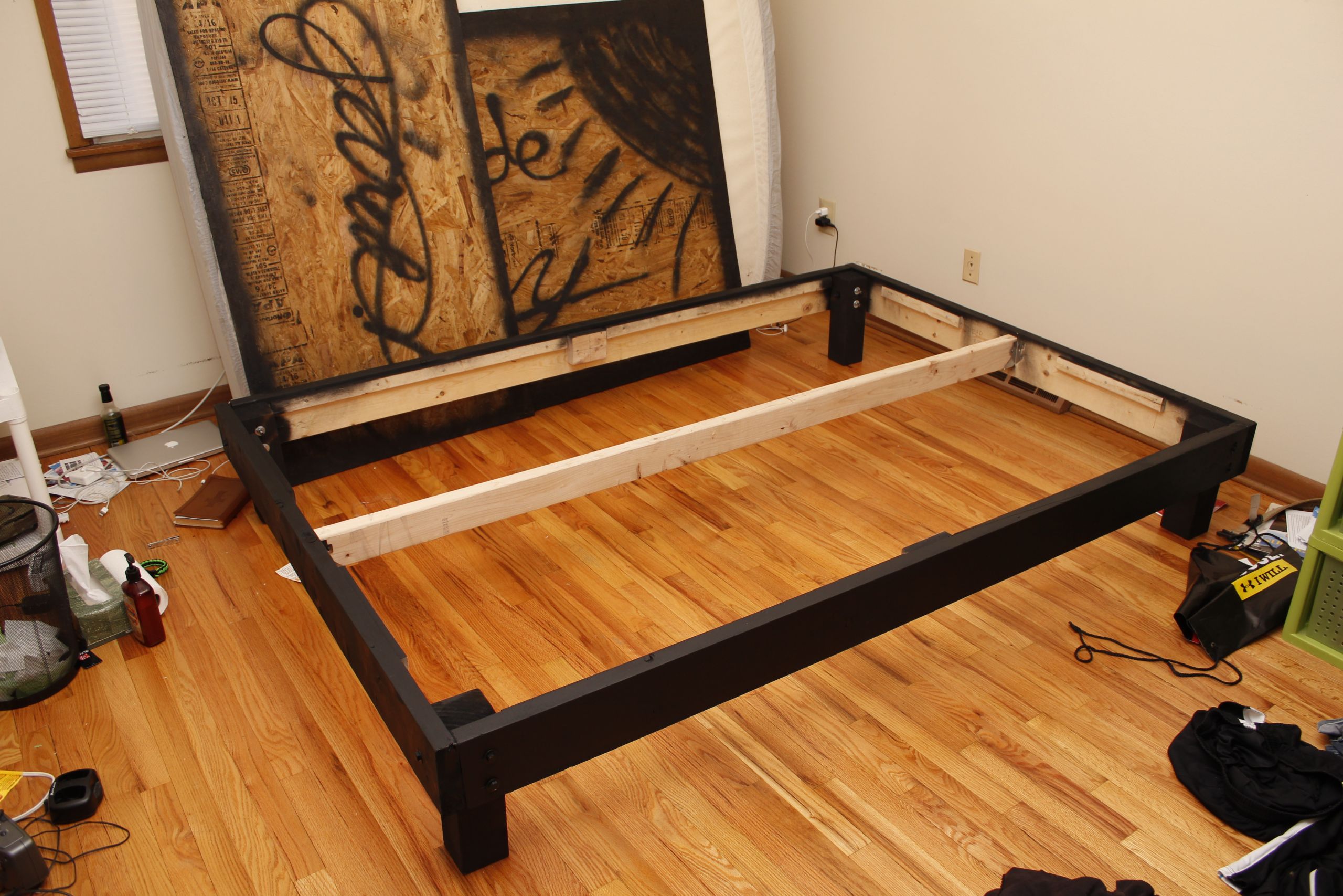 DIY Wood Bed Platform
 DIY Queen size platform bed