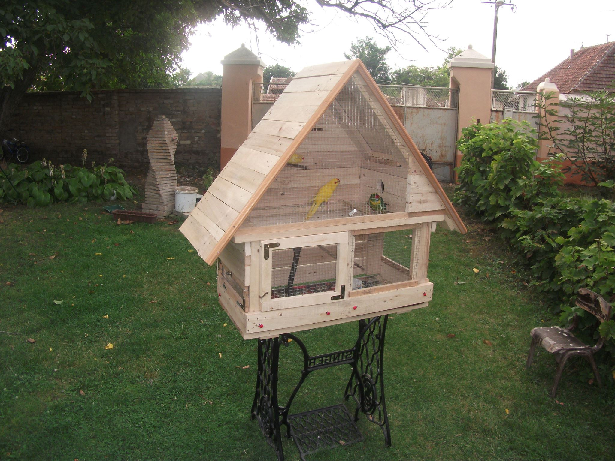 DIY Wood Bird Houses
 DIY Cute Birdhouse made from Wood Pallets