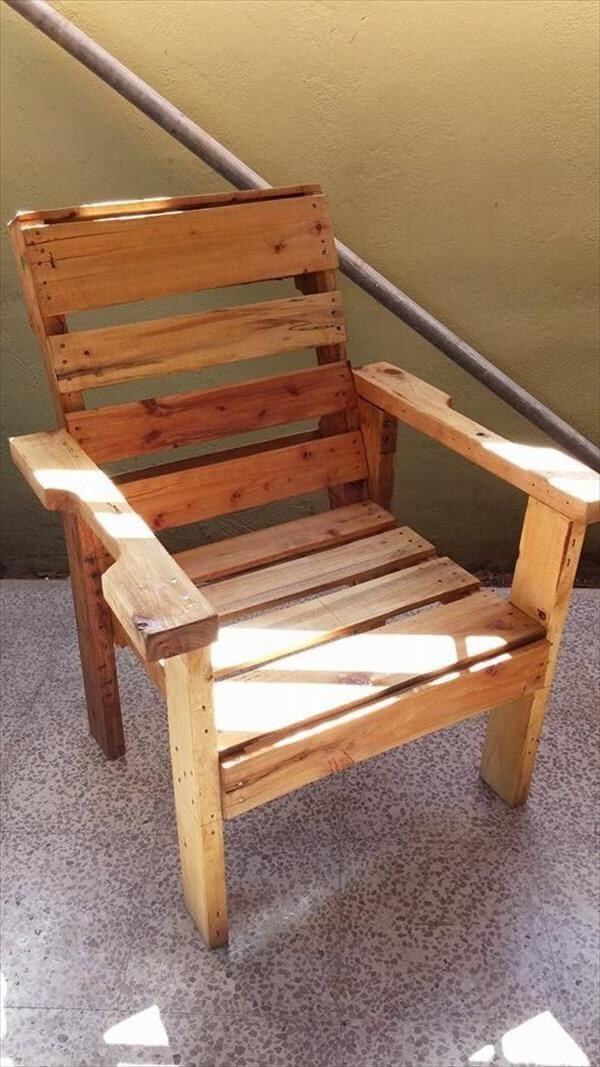 DIY Wood Chairs
 Creative DIY Recycled Wooden Pallet Chair Ideas