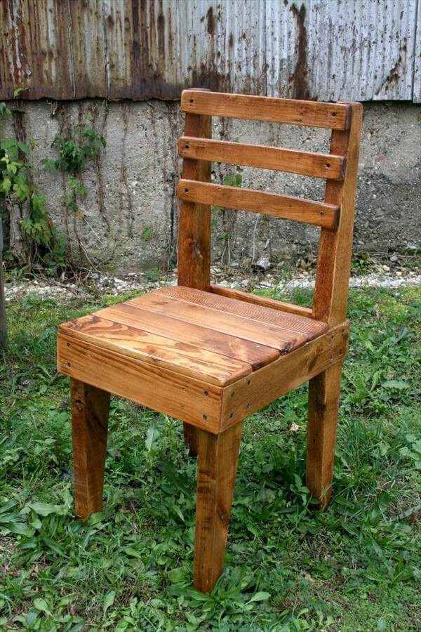 DIY Wood Chairs
 DIY Rustic Wooden Pallet Chairs