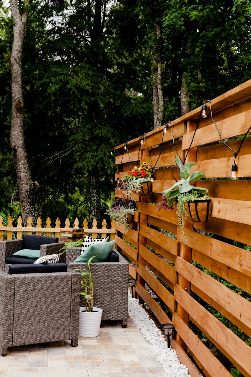 DIY Wood Fences
 Stunning DIY Horizontal Slat Fence Lifestyle