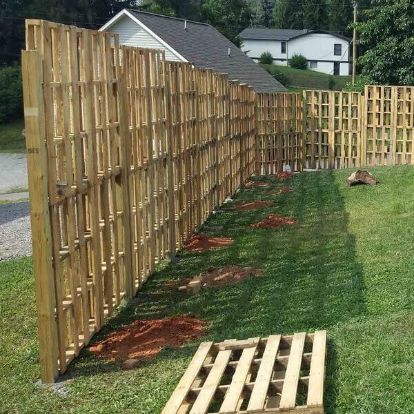 DIY Wood Fences
 Easy DIY Old Wooden Pallet Fence Ideas