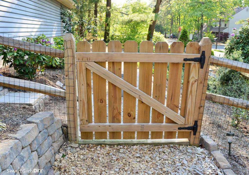 DIY Wood Gate
 Create a Free DIY Fence Using Pallets Frugal Living for Life