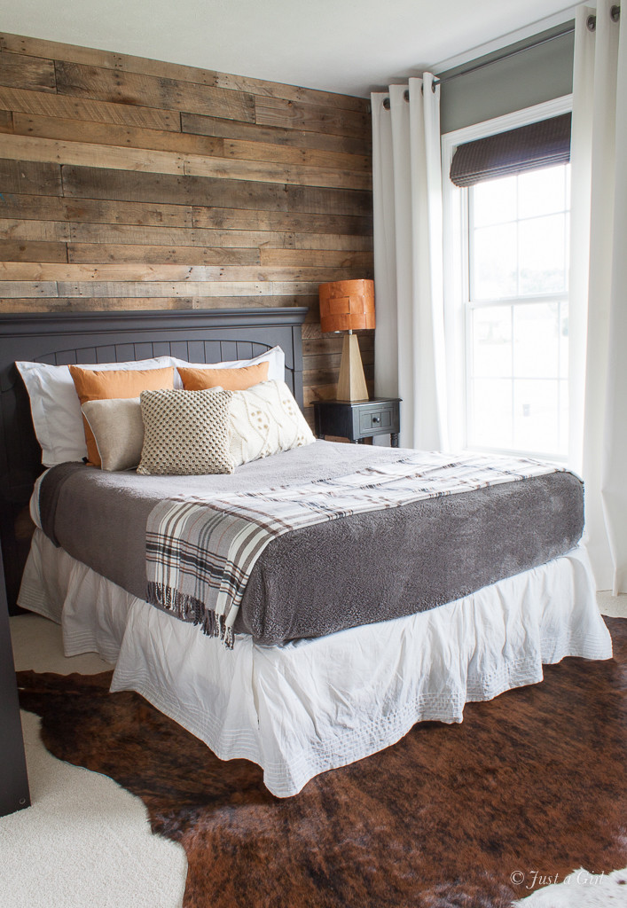 DIY Wood Panel Headboard
 How To Panel A Wall With Pallet Wood 10 DIY Projects