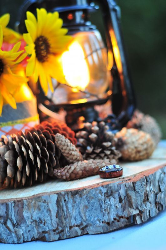 DIY Wood Slab Centerpieces
 Here s a centerpiece with a wood slab done beautifully