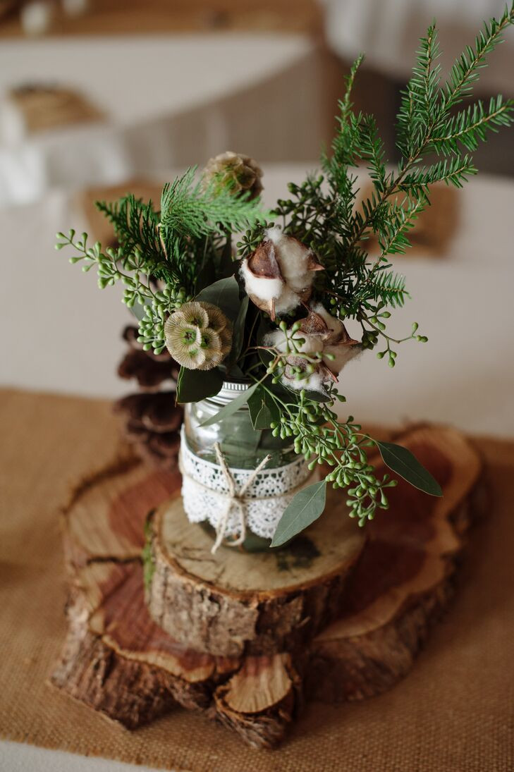 DIY Wood Slab Centerpieces
 DIY Wood Slab and Mason Jar Centerpieces