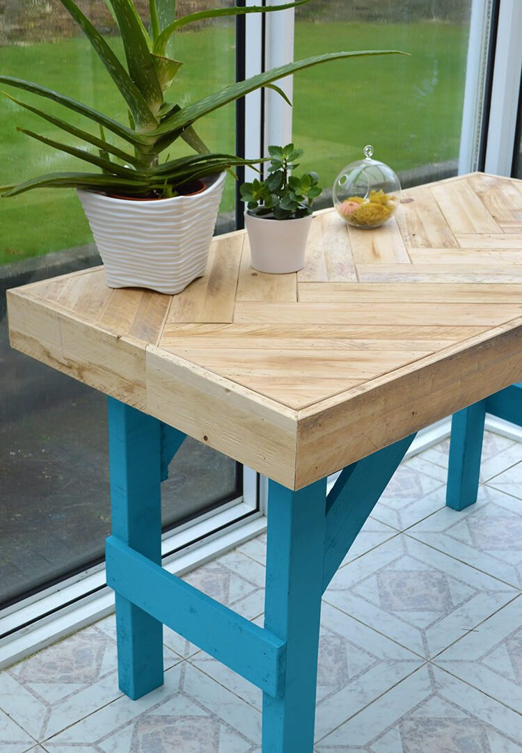 DIY Wood Table
 DIY Wooden Table made with Pallet Wood • Lovely Greens