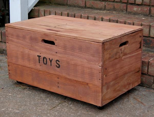 DIY Wood Toy Chest
 DIY Wooden Pallet Kids Toy Chest