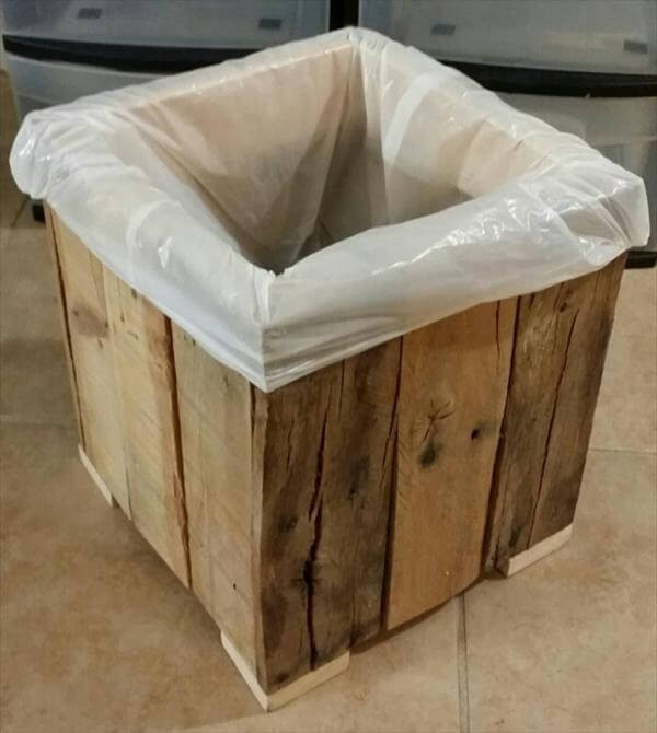 DIY Wood Trash Can
 DIY Wooden Pallet Trash Can Holder – Ideas with Pallets