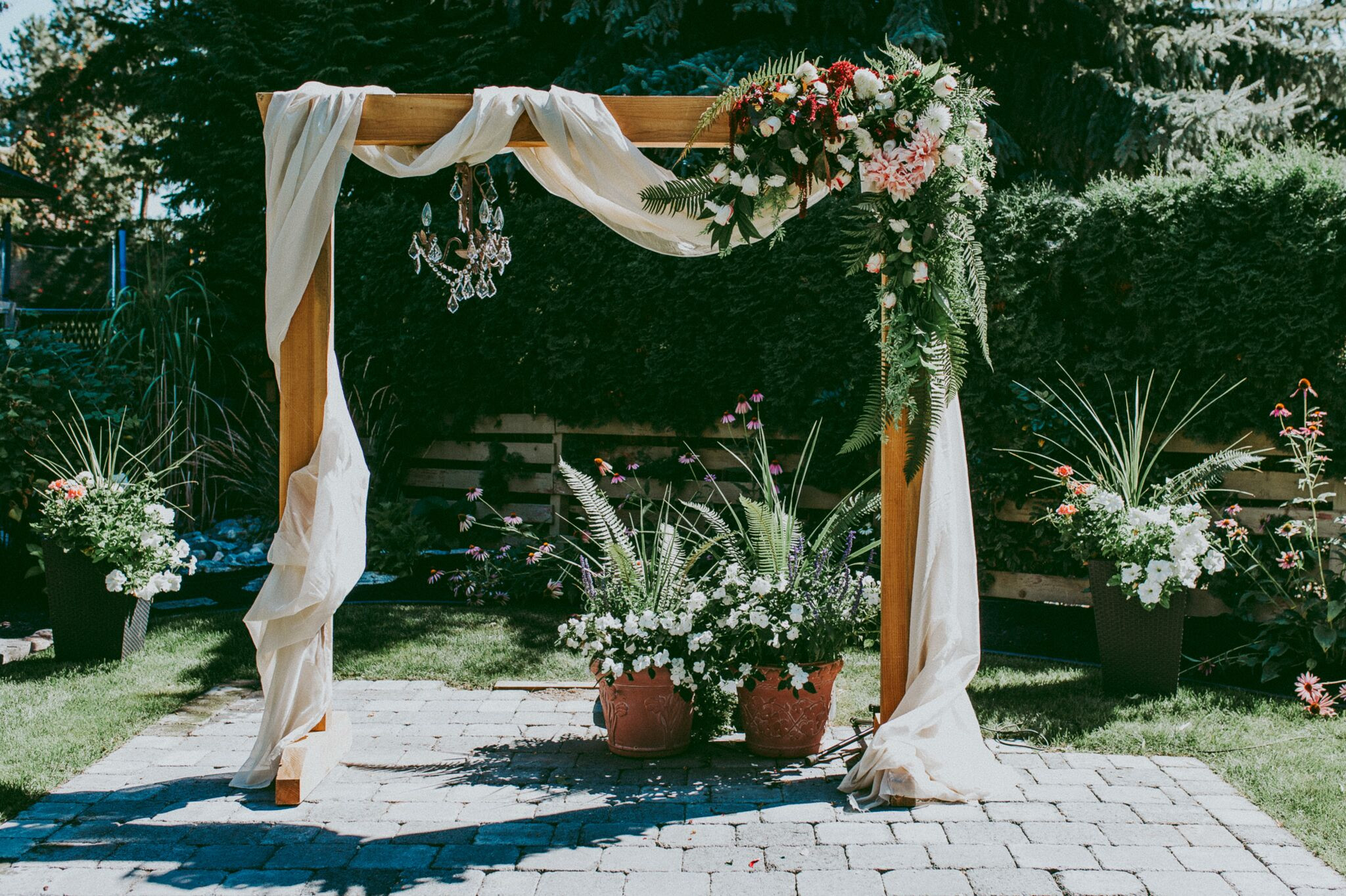 DIY Wooden Arch
 DIY Wooden Wedding Arch With Flower Garland