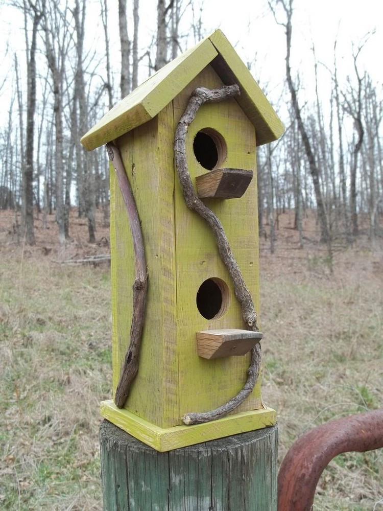 DIY Wooden Bird House
 Pallet Wood Birdhouse Plans