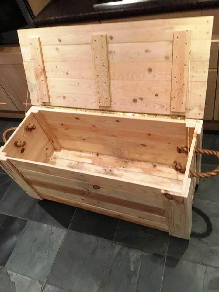 DIY Wooden Box With Hinged Lid
 DIY Pallet Chest from only Pallets Wood Easy Pallet Ideas