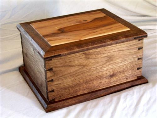DIY Wooden Boxes
 Cheap and Durable Pallet Wooden Box